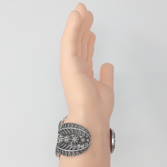 Cream Ivory Stone Concho Western Style Oval Silver Cuff Bangle Bracelet - Picture 4 of 4